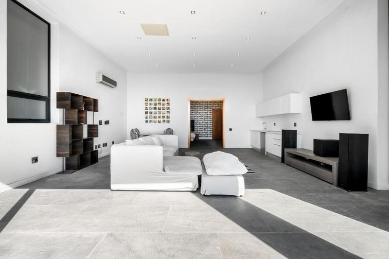 7 Bedroom Property for Sale in Bantry Bay Western Cape